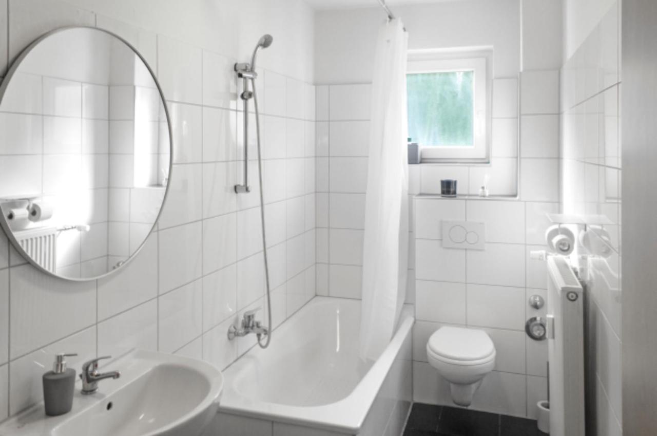 Relax Oasis With 65 Smarttv, Kitchen And Balcony Apartment Дуйсбург Екстериор снимка